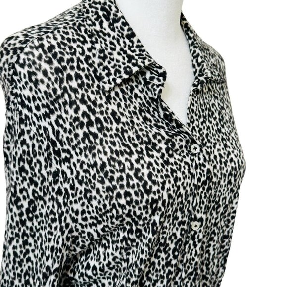 Paperwhite button down top Blouse Animal Print Soft Knit Women's 12 - Picture 2 of 12